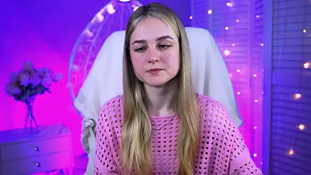 Snapshot of DeboraLarson chatting on 19, 3, 2025 DeboraLarson online show from 19, 3, 2025