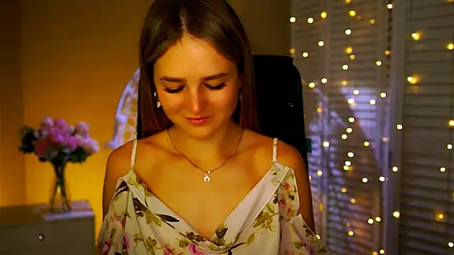 Snapshot of DeboraLarson chatting on 17, 11, 2025 DeboraLarson online show from 17, 11, 2025