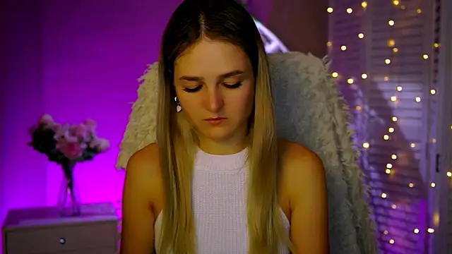 Snapshot of DeboraLarson chatting on 20, 11, 2025 DeboraLarson online show from 20, 11, 2025