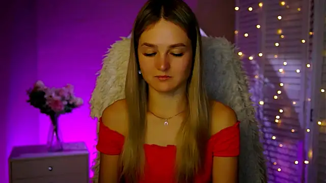 Snapshot of DeboraLarson chatting on 21, 11, 2025 DeboraLarson online show from 21, 11, 2025