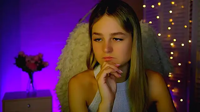 Snapshot of DeboraLarson chatting on 30, 11, 2025 DeboraLarson online show from 30, 11, 2025