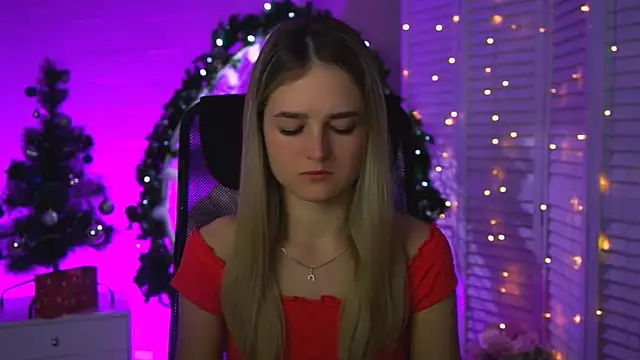 Snapshot of DeboraLarson chatting on 14, 12, 2025 DeboraLarson online show from 14, 12, 2025