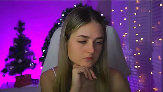 Snapshot of DeboraLarson chatting on 16, 12, 2025 DeboraLarson online show from 16, 12, 2025