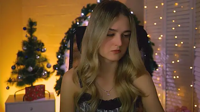 Snapshot of DeboraLarson chatting on 20, 12, 2025 DeboraLarson online show from 20, 12, 2025