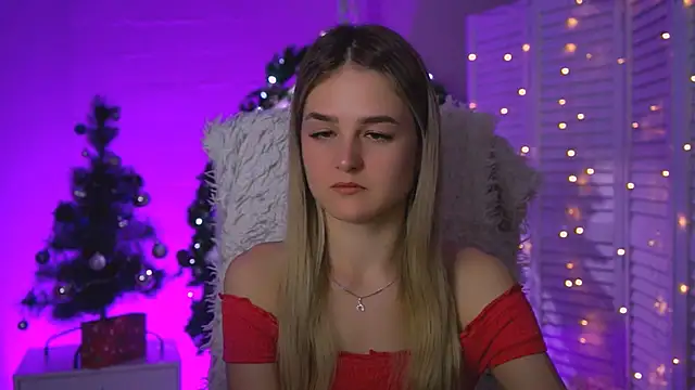 Snapshot of DeboraLarson chatting on 21, 12, 2025 DeboraLarson online show from 21, 12, 2025