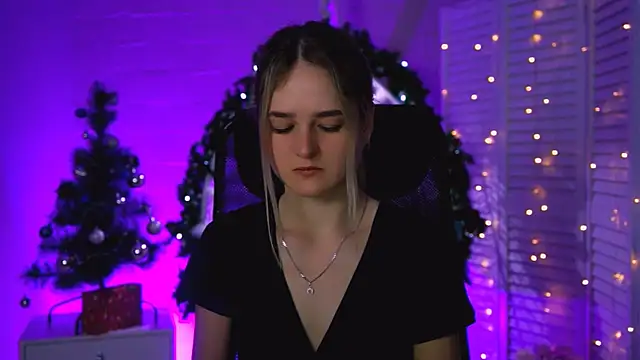 Snapshot of DeboraLarson chatting on 23, 12, 2025 DeboraLarson online show from 23, 12, 2025