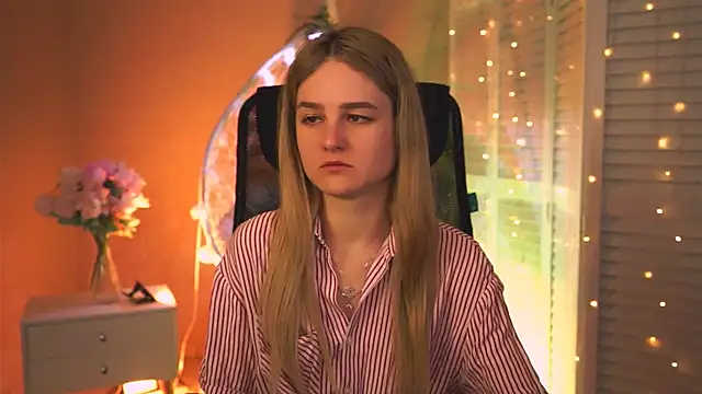 Snapshot of DeboraLarson chatting on 5, 3, 2026 DeboraLarson online show from 5, 3, 2026