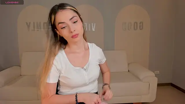 StacyWoods online show from 23, 7, 2026