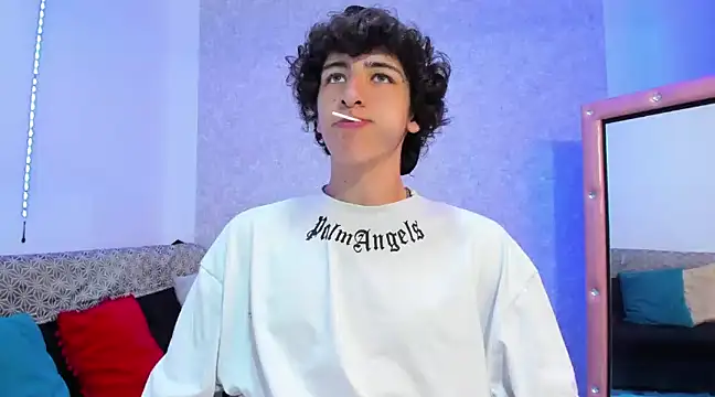 Snapshot of Kerverr_ chatting on 4, 2, 2025 Kerverr online show from 4, 2, 2025