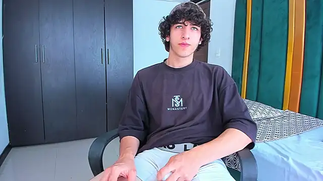 Snapshot of Kerverr_ chatting on 10, 9, 2025 Kerverr online show from 10, 9, 2025