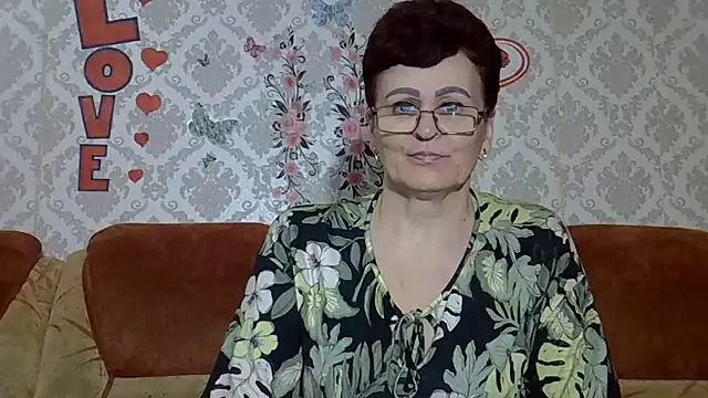Snapshot of PaulaGolden chatting on 4, 7, 2026 PaulaGolden online show from 4, 7, 2026