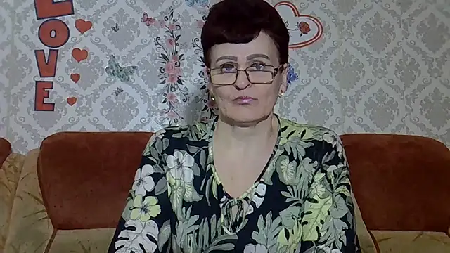 Snapshot of PaulaGolden chatting on 7, 7, 2026 PaulaGolden online show from 7, 7, 2026