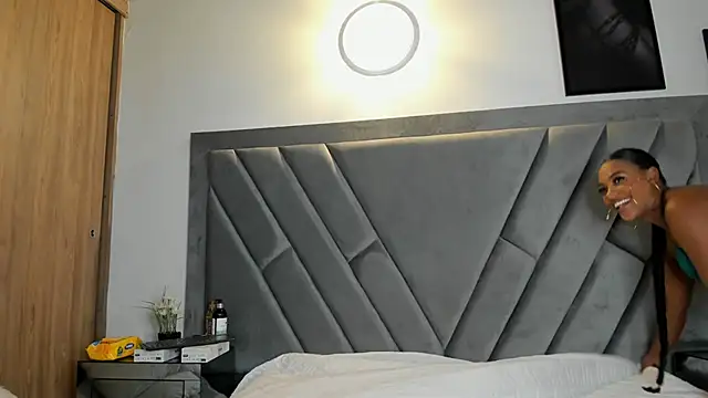 brenda nova18 online show from 13, 10, 2025