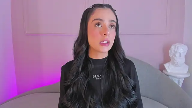 Snapshot of victoria_milann chatting on 5, 12, 2025 victoria milann online show from 5, 12, 2025