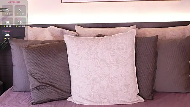 IvyEllis online show from 25, 4, 2026