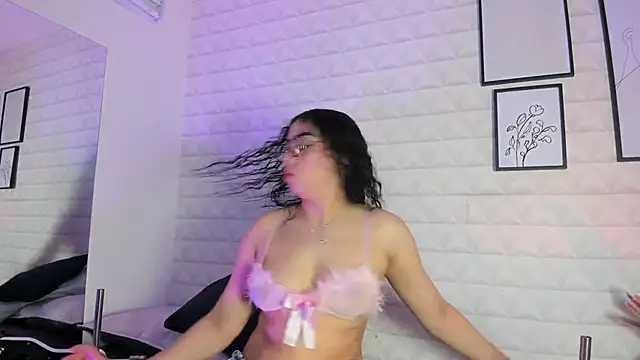 Lizzie-Evans online show from 23, 4, 2026