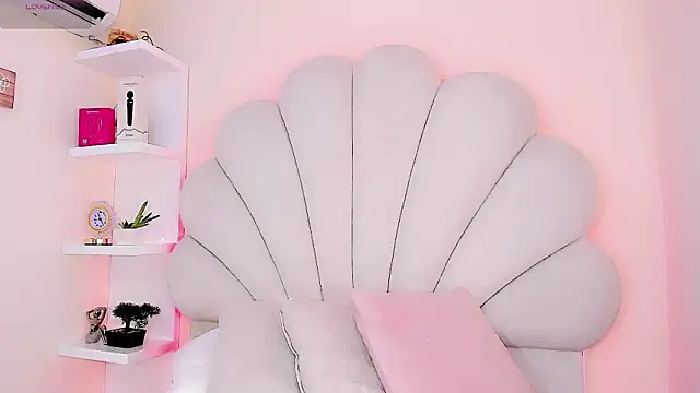 Snapshot of CandyJoselyn chatting on 8, 6, 2026 CandyJoselyn online show from 8, 6, 2026