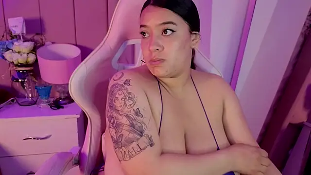Snapshot of MollyBigBoobs12 chatting on 9, 6, 2026 MollyBigBoobs12 online show from 9, 6, 2026