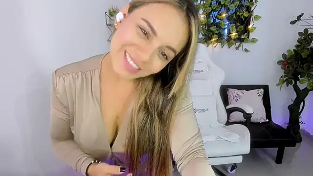 Sara lopez 28 online show from 18, 1, 2025