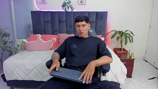 Damian23   online show from 12, 1, 2025