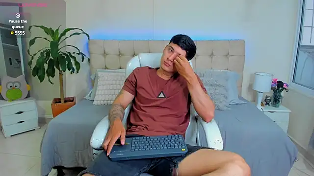 Damian23   online show from 13, 2, 2025