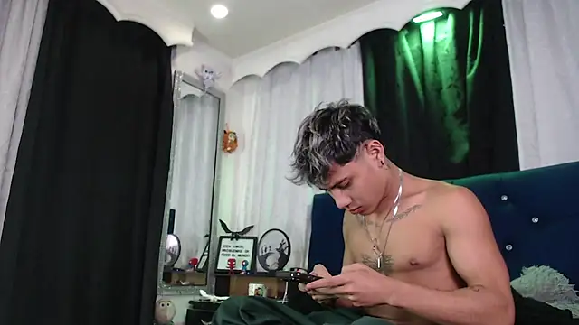 Sexys Boys Hot1 online show from 13, 7, 2026