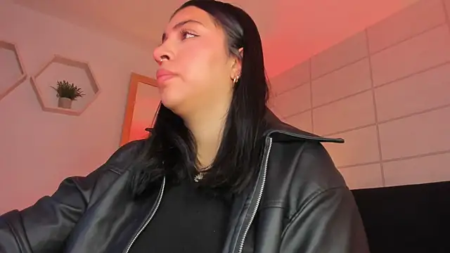 Snapshot of Christine_Laam chatting on 2, 12, 2025 Christine Laam online show from 2, 12, 2025