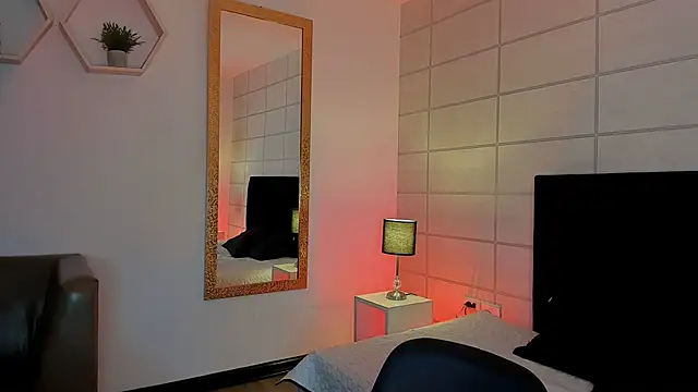 Snapshot of Christine_Laam chatting on 3, 12, 2025 Christine Laam online show from 3, 12, 2025