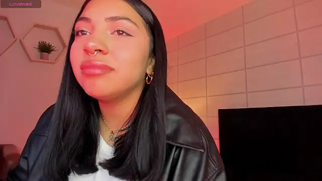 Snapshot of Christine_Laam chatting on 15, 12, 2025 Christine Laam online show from 15, 12, 2025