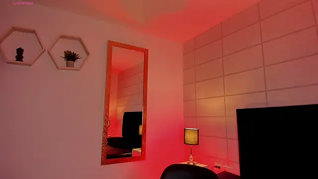 Snapshot of Christine_Laam chatting on 22, 12, 2025 Christine Laam online show from 22, 12, 2025