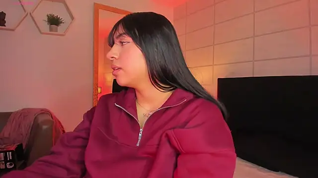 Snapshot of Christine_Laam chatting on 6, 1, 2026 Christine Laam online show from 6, 1, 2026