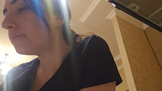 AlejandraDelaney online show from 5, 4, 2026