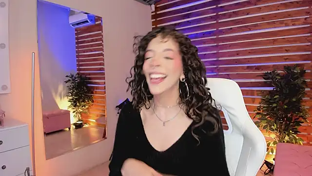 Sapphire Venuss online show from 15, 3, 2026