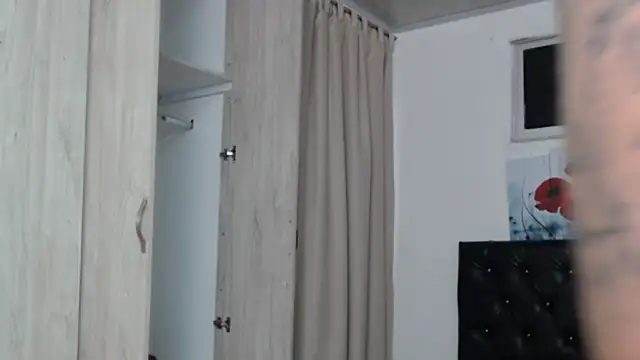 lily f00x online show from 22, 4, 2026