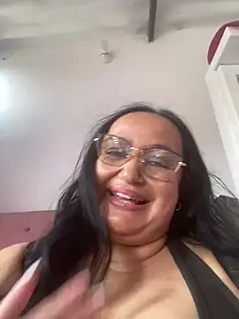 Gia Nahomi online show from 13, 3, 2025