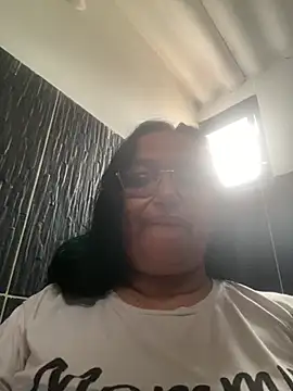 Gia Nahomi online show from 16, 3, 2025