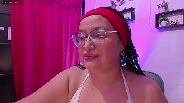 Gia Nahomi online show from 14, 11, 2025