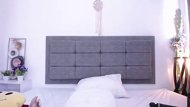 Vicky Love  online show from 11, 3, 2025