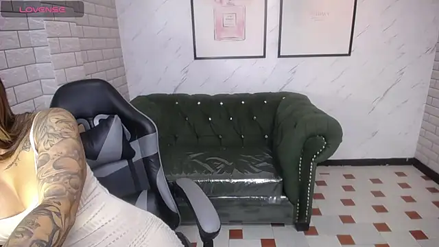 Snapshot of _Charlotte_v chatting on 10, 12, 2024 Charlotte v online show from 10, 12, 2024