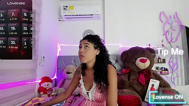 Snapshot of charlotteone chatting on 24, 1, 2025 charlotteone online show from 24, 1, 2025