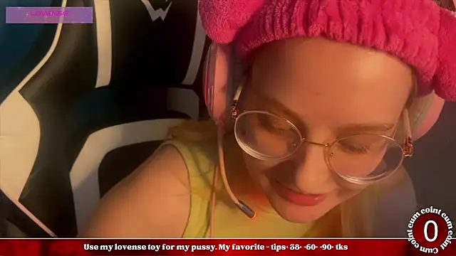 JacyWinslat online show from 12, 2, 2025