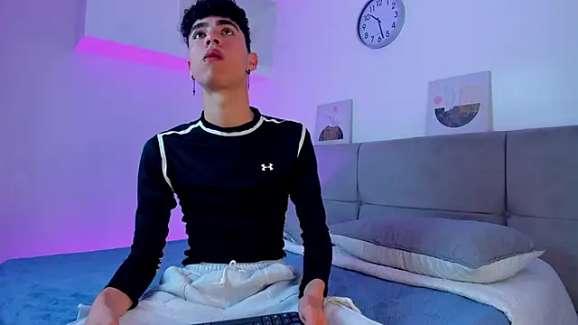 Snapshot of NeoRaptis chatting on 7, 1, 2025 NeoRaptis online show from 7, 1, 2025