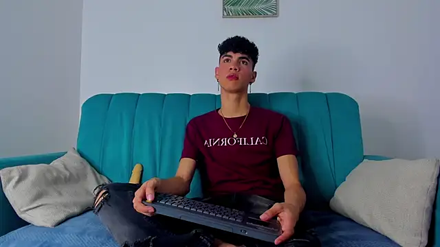 Snapshot of NeoRaptis chatting on 16, 1, 2025 NeoRaptis online show from 16, 1, 2025