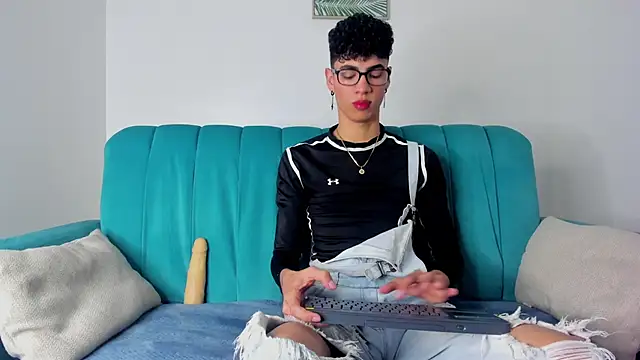 Snapshot of NeoRaptis chatting on 17, 1, 2025 NeoRaptis online show from 17, 1, 2025