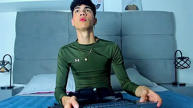 Snapshot of NeoRaptis chatting on 7, 2, 2025 NeoRaptis online show from 7, 2, 2025