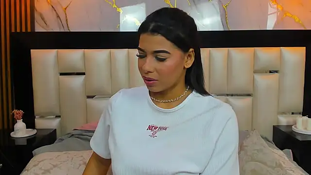 TiaraRosse online show from 5, 12, 2025