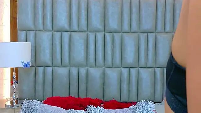 TiaraRosse online show from 3, 3, 2026