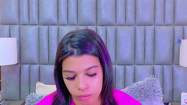 TiaraRosse online show from 22, 4, 2026