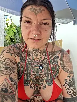 Snapshot of lizzardqueeen chatting on 23, 9, 2025 lizzardqueeen online show from 23, 9, 2025