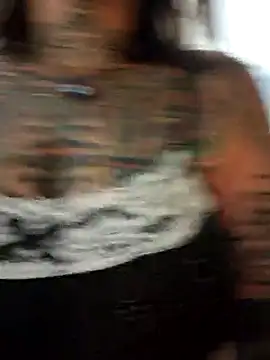 Snapshot of lizzardqueeen chatting on 2, 10, 2025 lizzardqueeen online show from 2, 10, 2025